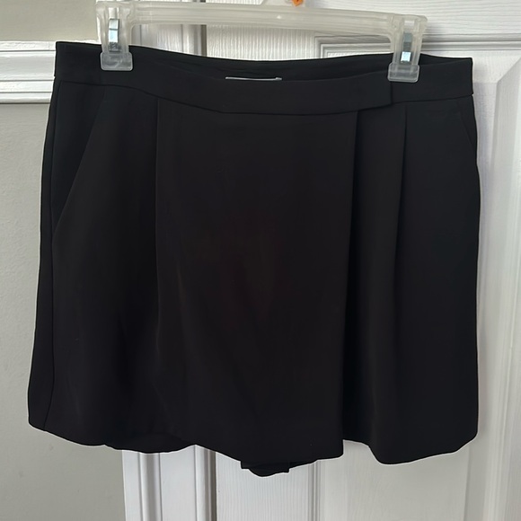 NWT Black Vince Skort - Picture 2 of 3